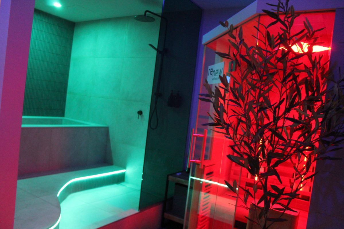 Friends enjoying rooftop contrast therapy sauna and ice bath at Renew Wellness Place, Parnell